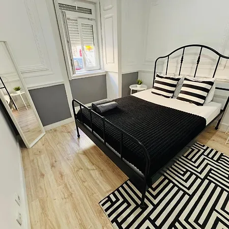 Spacious In Lisbon, Ideal For Tourists אכסניה ליסבון