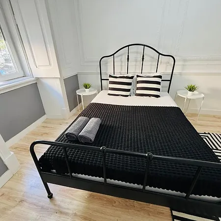 Spacious In Lisbon, Ideal For Tourists אכסניה *