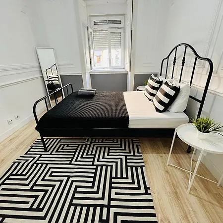 Spacious In Lisbon, Ideal For Tourists אכסניה